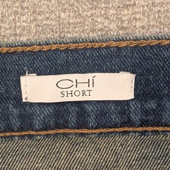 NWT Sofia Jeans Women's Chi High Rise Relaxed Shorts with Destructed Hem size 10 - Picture 5 of 8